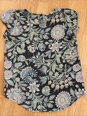 LOFT dark gray floral short sleeve blouse